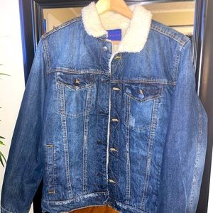 NWT, Aeropostale Male, size medium blue denim jean jacket with Sherpa lining.